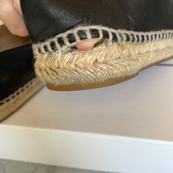 Authentic CHANEL LEATHER ESPADRILLES
38 - Picture 7 of 9